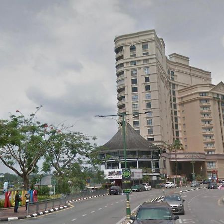 Riverbank Suites Waterfront Kuching Exterior foto