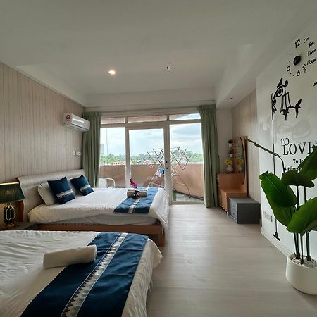 Riverbank Suites Waterfront Kuching Exterior foto