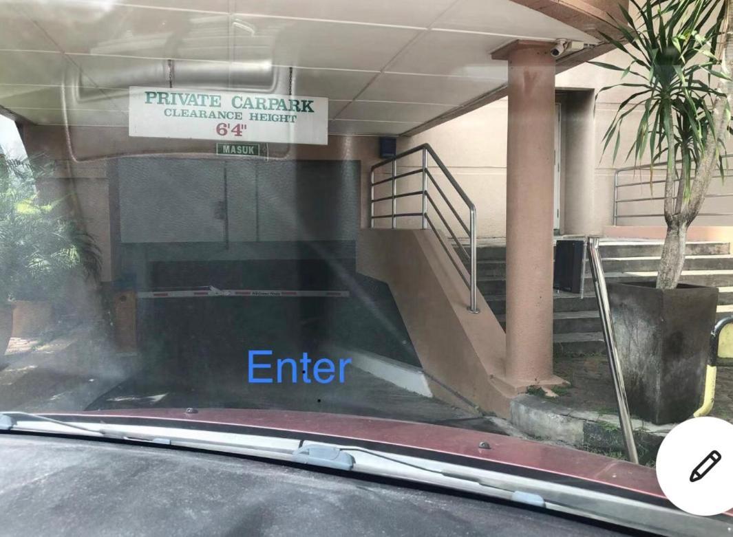 Riverbank Suites Waterfront Kuching Exterior foto