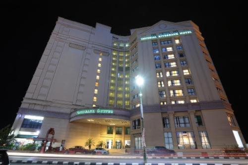 Riverbank Suites Waterfront Kuching Exterior foto