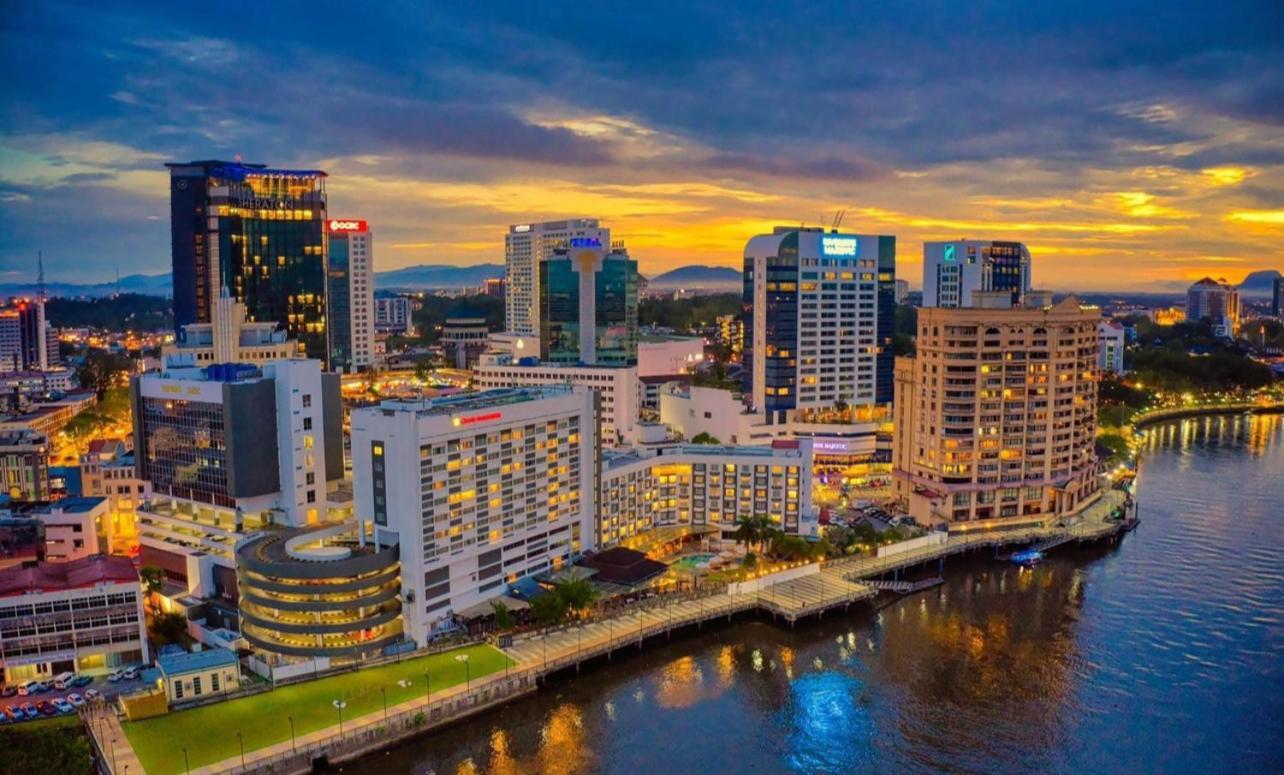 Riverbank Suites Waterfront Kuching Exterior foto