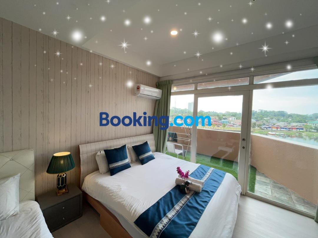 Riverbank Suites Waterfront Kuching Exterior foto